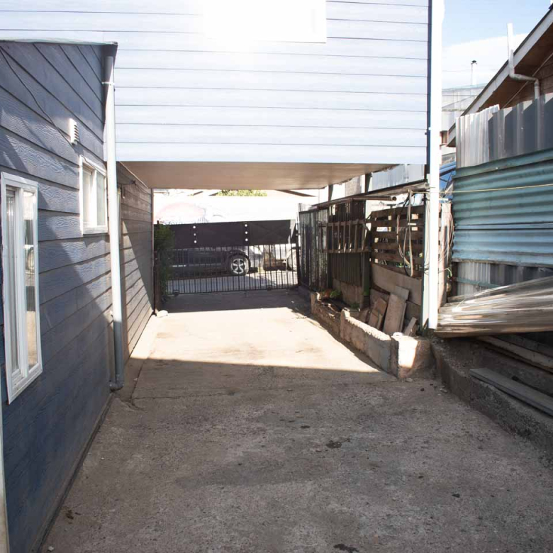 Vendo casa con tres dormitorios