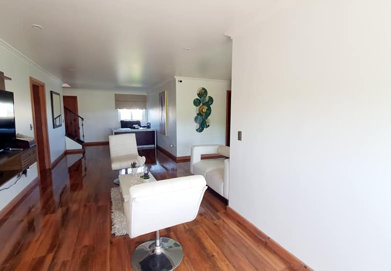 Espectacular Casa de 3 pisos – 4 habitaciones – con Piscina – en Temuco