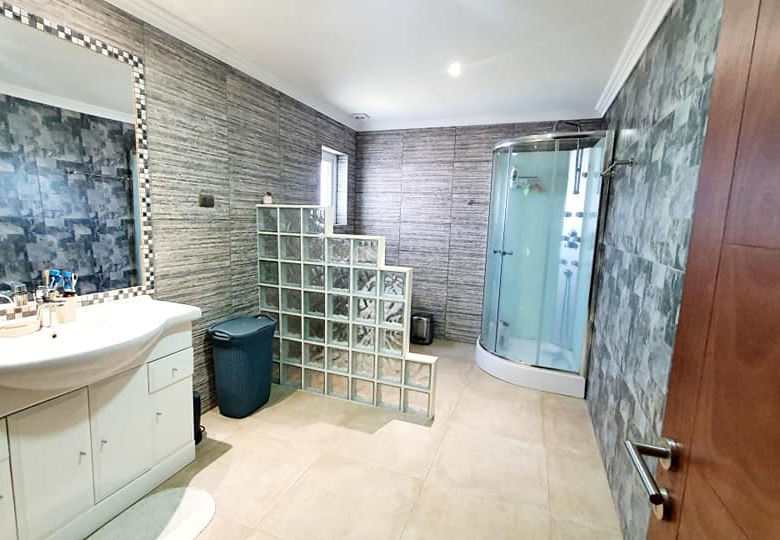 Espectacular Casa de 3 pisos – 4 habitaciones – con Piscina – en Temuco