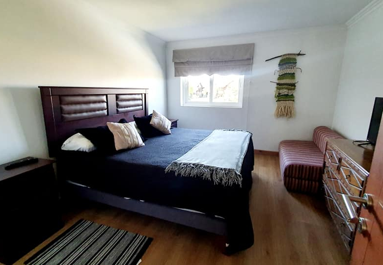 Espectacular Casa de 3 pisos – 4 habitaciones – con Piscina – en Temuco