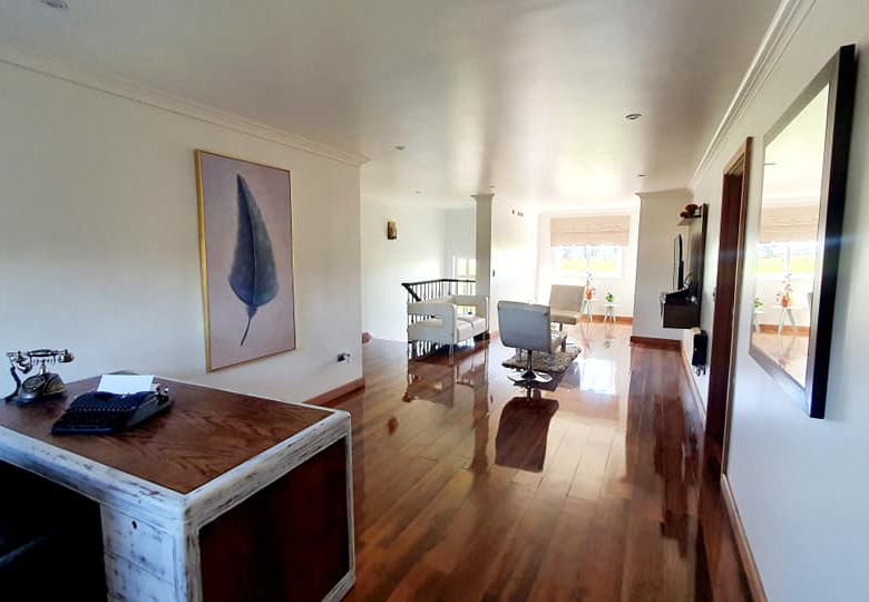 Espectacular Casa de 3 pisos – 4 habitaciones – con Piscina – en Temuco